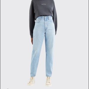 Levi’s High Loose Taper Jeans in Light Wash.  Size W28 L29